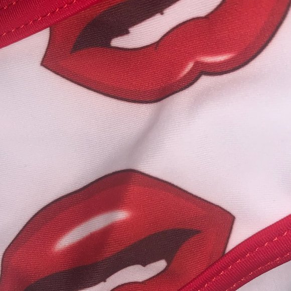 SUBMARINE "Hot" Lips Two-Piece - Picture 4 of 5